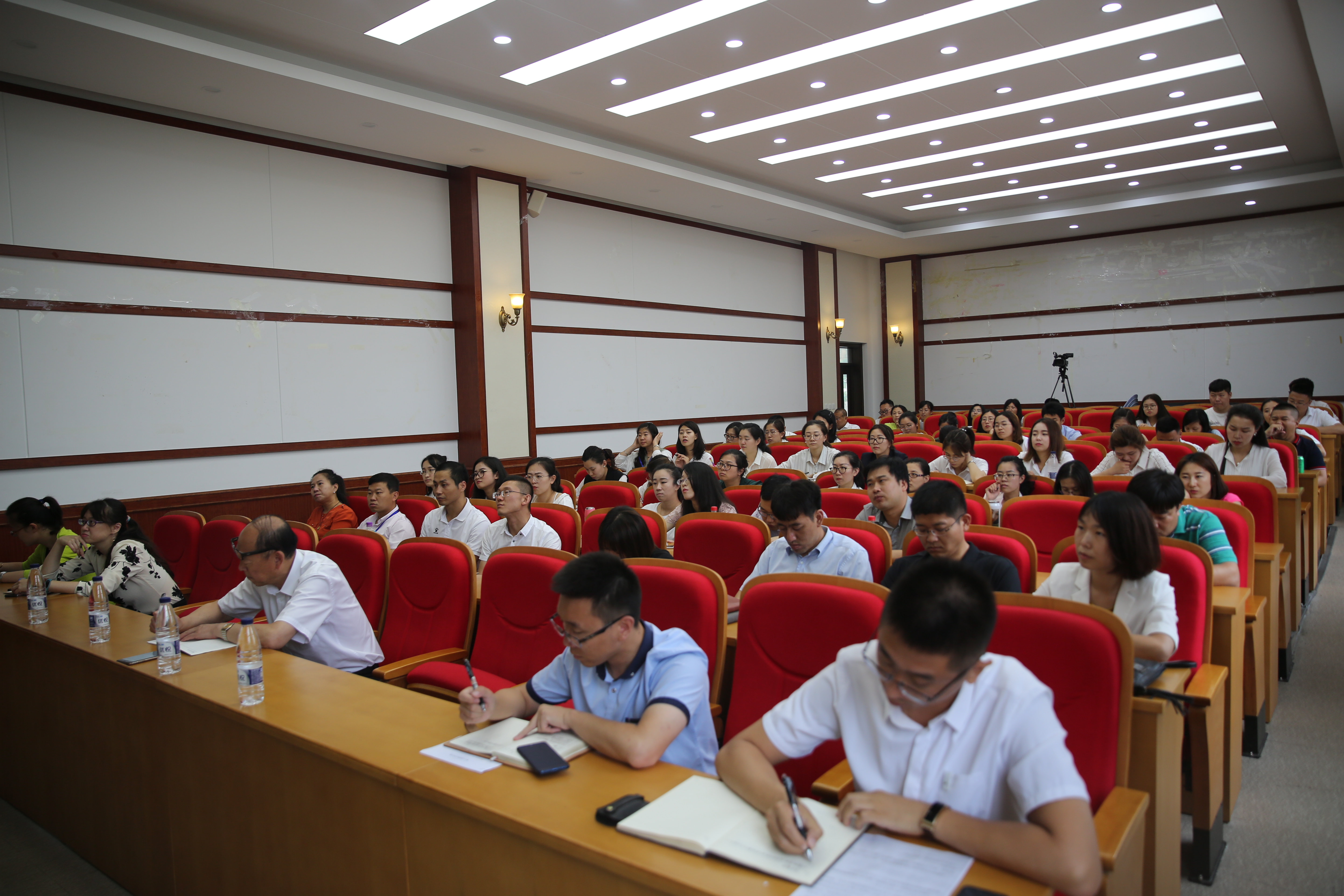 C:UsersAdministratorDesktop北京师范大学冯刚教授应邀来我校做思政教育工作专题报告3.JPG